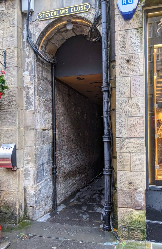 View at the entrance of one of the Edinburgh's tiny streets, called 'close'.