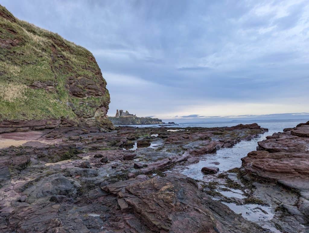 Sunset at the Seacliff beach, one of the best beaches near Edinburgh, with a Tantallon Castle at the distance, a perfect day trip from Edinburgh.