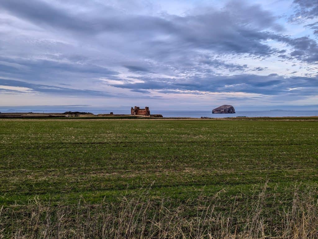 View at the Tantallon Castle and Bass Rock in Scotland, a perfect day trip from Edinburgh.