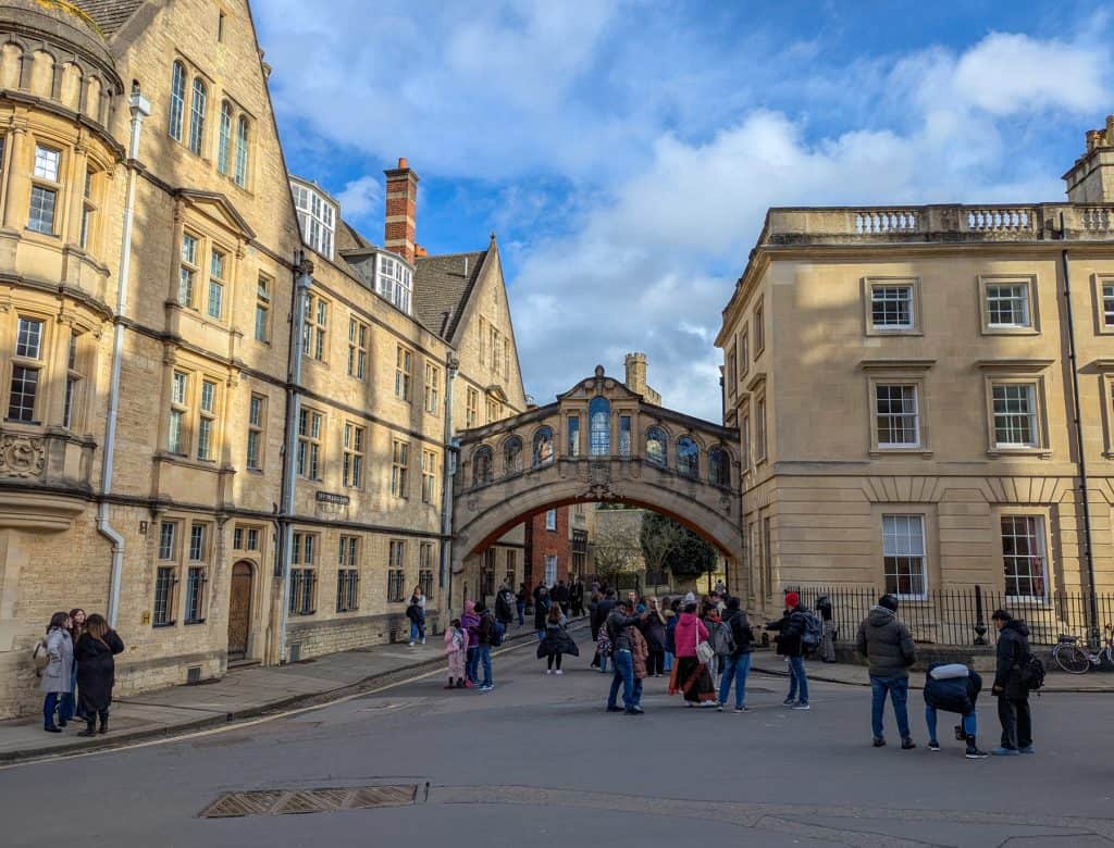 View at the famous Bridge of Sighs in Oxford from the Bodleain College with many people taking photos.