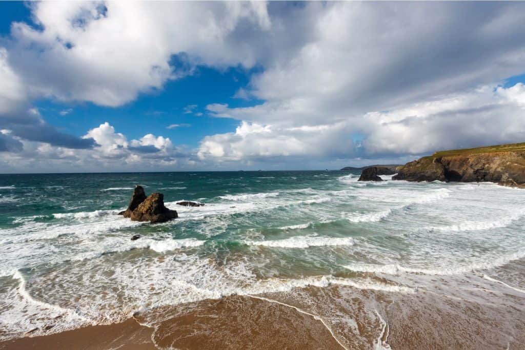 Wild sea with cliffs.