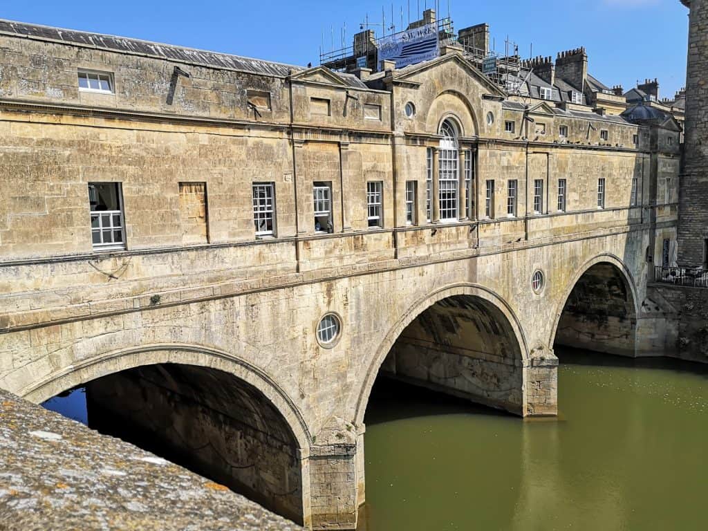 Pulteney Bridge detail on the bridge with river.