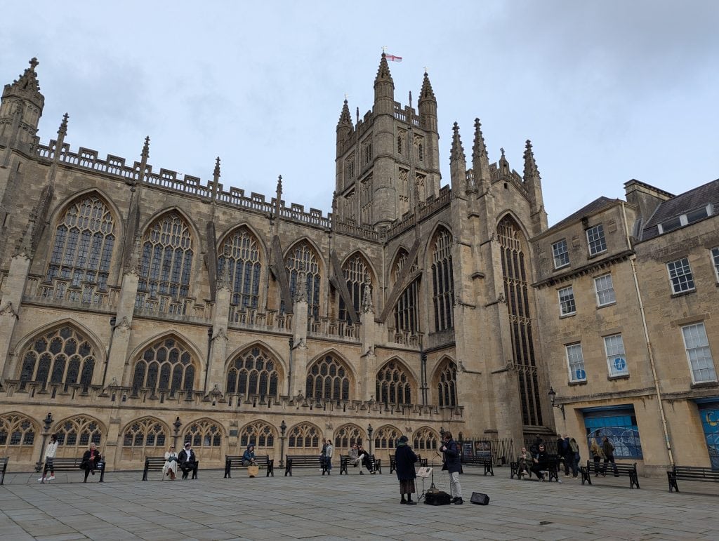 The building of the Bath Abbey cathedral. The view from the tower is one of the best things to do in Bath for couples.